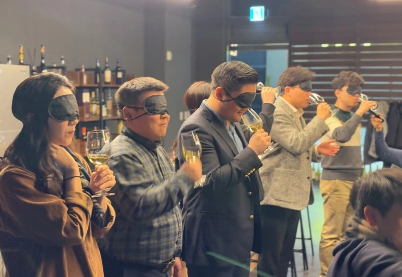 와인 블라인드 흑백 테이스팅